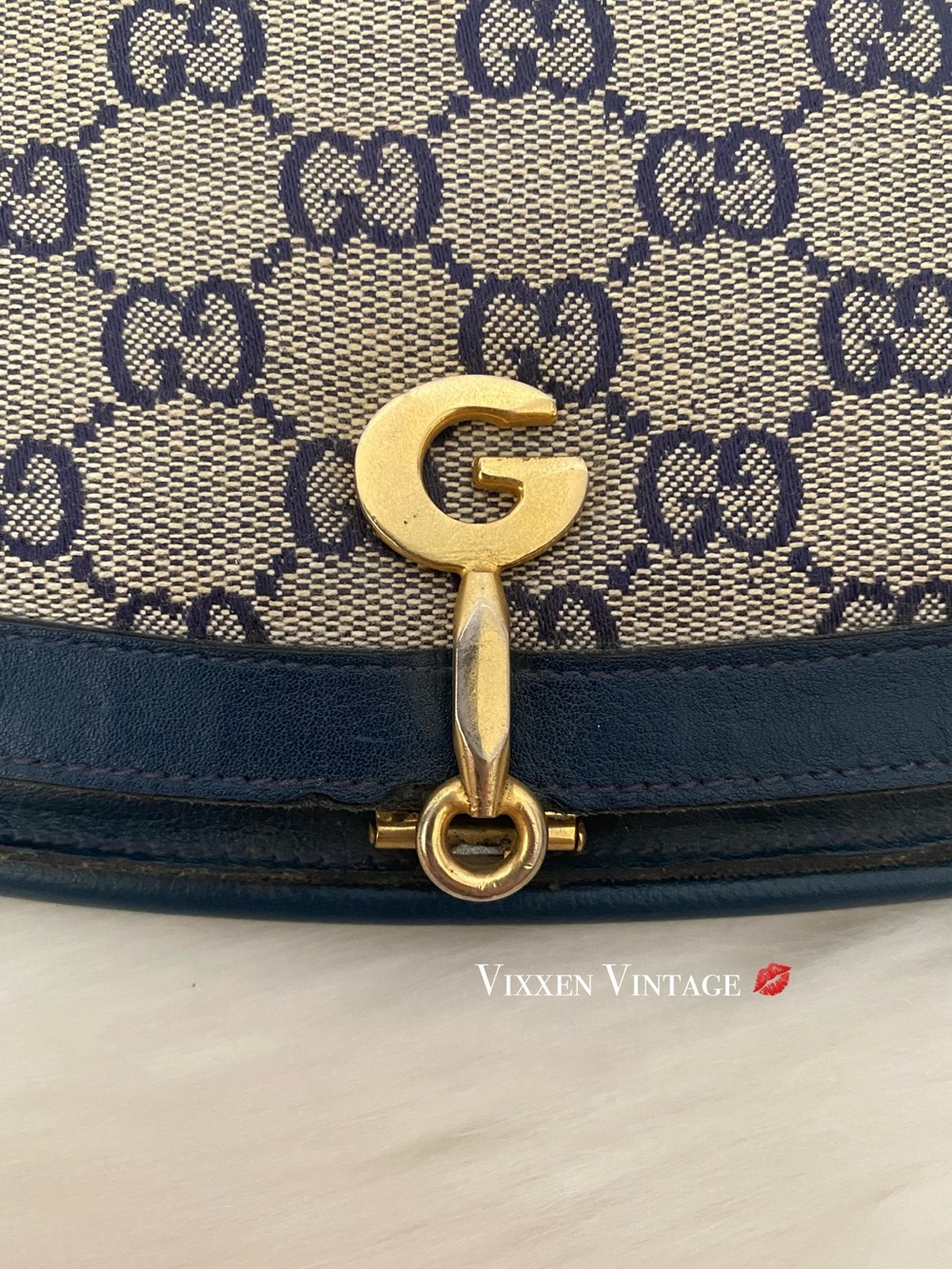 VINTAGE 1960’S GUCCI LEATHER GG MONOGRAM JACQUARD CLUTCH IN NAVY - Picture 2 of 13